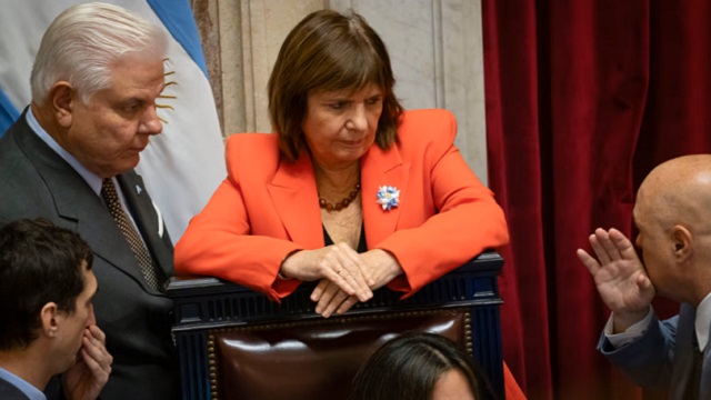 Sin respaldo, el oficialismo dio de baja la cl&aacute;usula de venta de tierras a extranjeros para salvar la sesi&oacute;n