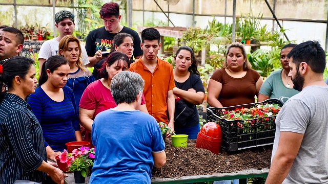 Formación Laboral: Se realizo la capacitación “Sembremos Futuro” en la Escuela de Jardinería N° 13