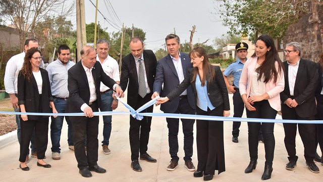 136º Aniversario de Puerto Tirol: El Gobernador Zdero celebro junto a la comunidad con la inauguración de pavimento y entrega de títulos de propiedad