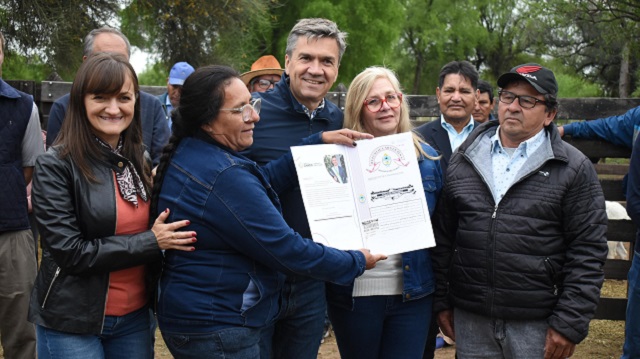 El Espinillo: El Gobernador Zdero habilitó obras en el Cedepro y entregó reproductores caprinos para la mejora genética 