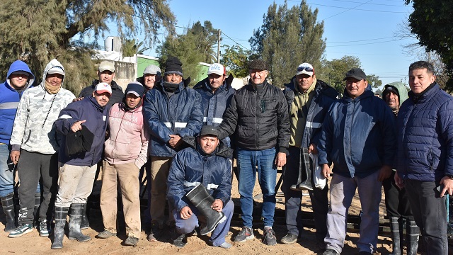 Continúan los trabajos de ripiado y compactación en calles de Villa Ángela 