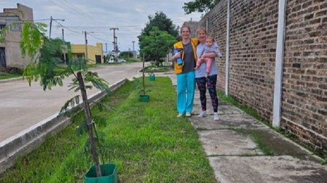 Villa Angela: Vecinos plantan árboles en su Barrio 