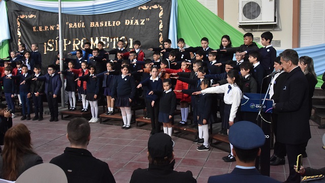 73° Aniversario de la Provincialización: Alumnos de 4° Grado prometieron Lealtad a la Bandera del Chaco 