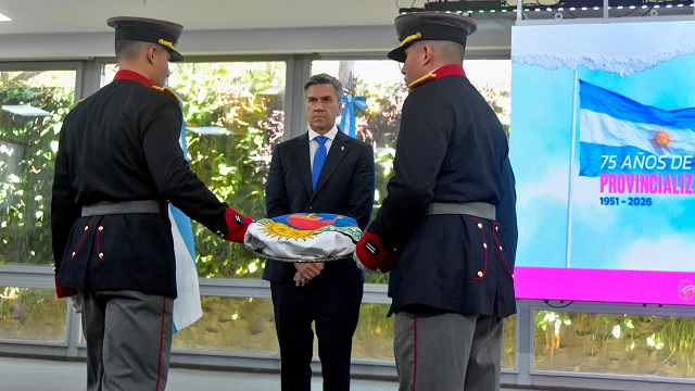 75 A&ntilde;os de Provincializaci&oacute;n: Zdero recibi&oacute; la Bandera de La Libertad Civil y llam&oacute; a construir &ldquo;El Chaco de Oportunidades&rdquo;