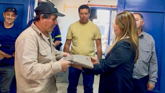 Se entregó nueva indumentaria a gentes de la Subsecretaría de Transporte y de la Delegación de Sáenz Peña