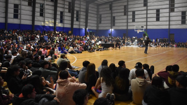 Con alegría y gran participación de Alumnos comenzó la Estudiantina 2025 en Villa Ángela 