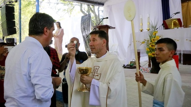 En el Día de la Virgen de la Laguna, el Gobernador participó de la misa junto a la comunidad de Mesón de Fierro 