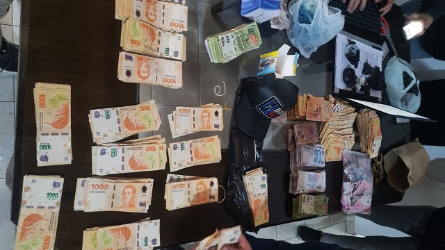 San Bernardo: Incautan drogas, motos y más de 3.000.000 de pesos en allanamientos por narcomenudeo