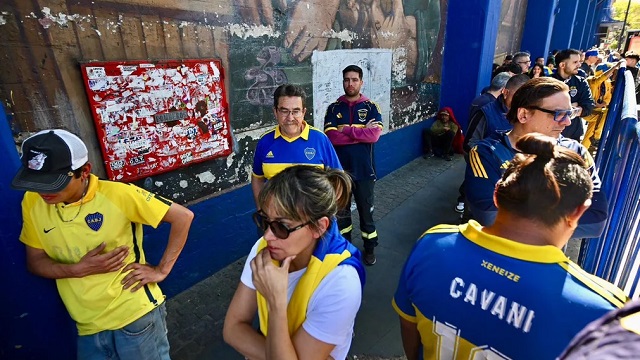 Miles de hinchas de Boca y otros equipos despiden a Miguel Ángel Russo