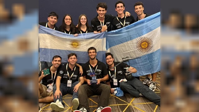 Jóvenes argentinos salieron campeones del mundial de ingeniería aeroespacial de la NASA
