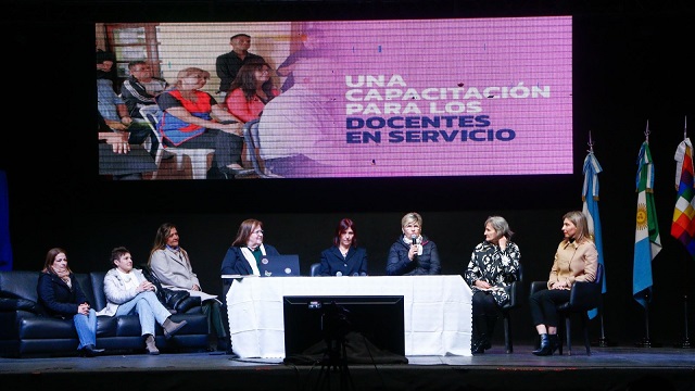 Alfabetización Inicial: La especialista Florencia Salvarezza, los equipos técnicos y de gestión del Ministerio de Educación abordaron aspectos claves 