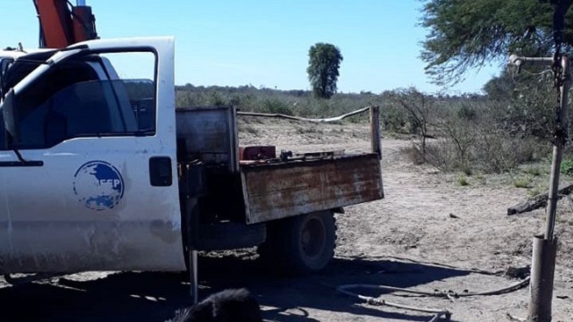 RÍO MUERTO: SAMEEP Y APA REEMPLAZARON BOMBA DE UNA PERFORACIÓN Y RESTABLECIERON EL SERVICIO