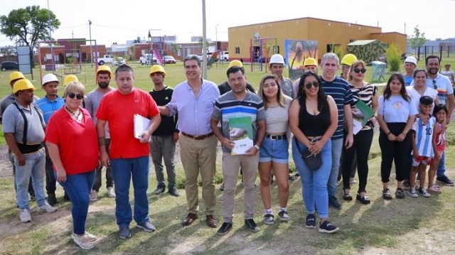 Capitanich entregó viviendas populares y recorrió obras en el Barrio Quebracho de Resistencia 