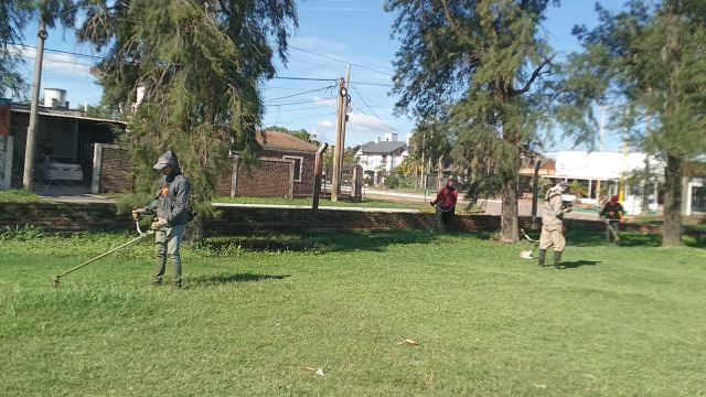 El Municipio de Villa Ángela, a través de sus diferentes equipos de trabajo realiza tareas de mantenimiento en la Ciudad  