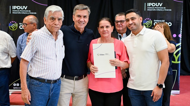 Sue&ntilde;o completo en Villa Angela: Zdero entreg&oacute; T&iacute;tulos de Propiedad a familias que esperaron por d&eacute;cadas 