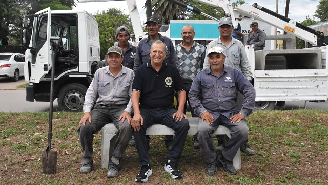 Villa &Aacute;ngela: El Municipio coloca bancos antivand&aacute;licos en Avenida Kennedy 
