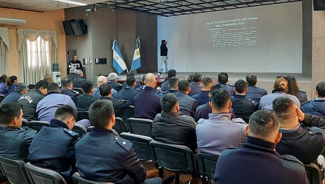 Personal Policial y Judicial recibió Capacitación sobre delitos informáticos en el Salón Ramón Freire  