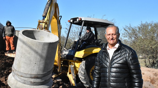 La Municipalidad de Villa Angela avanza en las obras de alcantarillado en las calles Mendoza y Monteagudo 