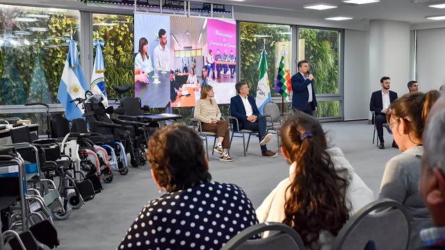 M&aacute;s respuestas para los afiliados: El Gobernador Zdero entreg&oacute; ayudas t&eacute;cnicas del INSSSEP