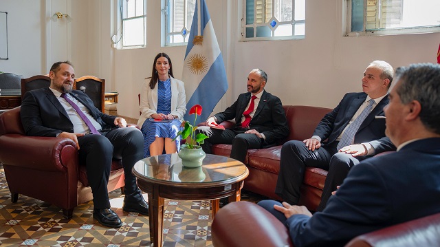 Desde el Congreso, Capitanich promueve una agenda de Mercado con Montenegro para fortalecer la producción Chaqueña 