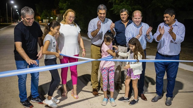 En Pampa del Infierno, el Gobernador inauguró cinco cuadras de pavimento y obras de iluminación