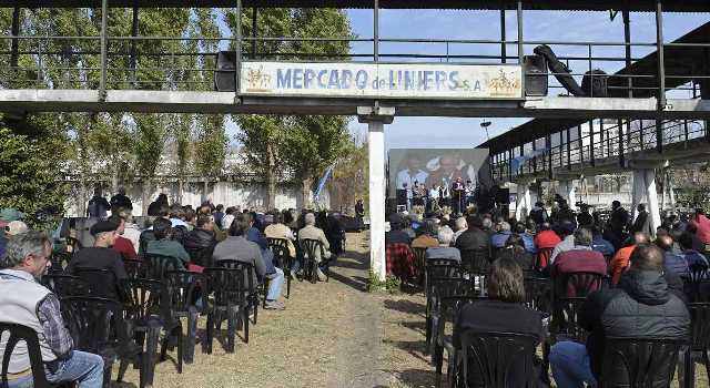 Tras 122 años de actividad, cerró sus puertas el Mercado de Hacienda de Liniers