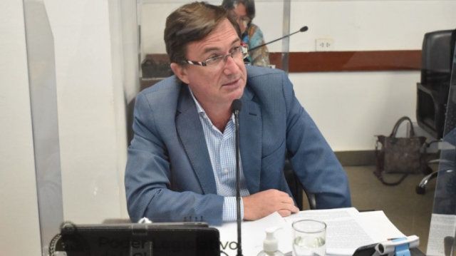 "La paritaria estatal quedó desactualizada", dice Livio Gutiérrez y pide adelantar incrementos salariales