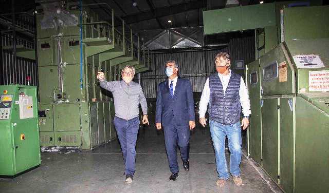 Capitanich recorrió la planta de la textil ConBra, gestiones para la instalación en la Provincia 