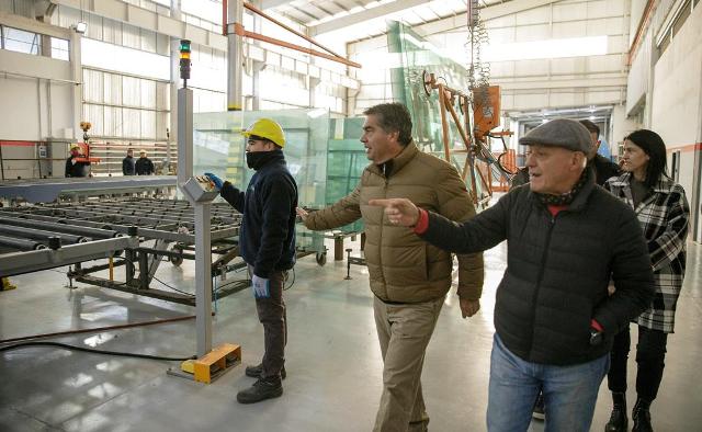 Resistencia: El Gobernador visitó fábricas que aportan al desarrollo industrial y generan valor agregado en origen 