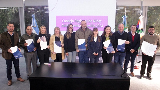 Con la firma del Acta Fundacional, se conformó la región metropolitana del consejo provincial de niñez, adolescencia y familia