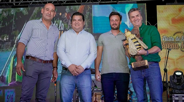 Basail: El Gobernador Zdero acompa&ntilde;o la fiesta de la Buena Miel y destac&oacute; el potencial productivo del Chaco