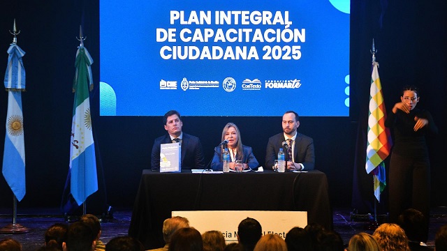 Autoridades del Gobierno Provincial participaron de la capacitación sobre el uso de la Boleta Única de Papel