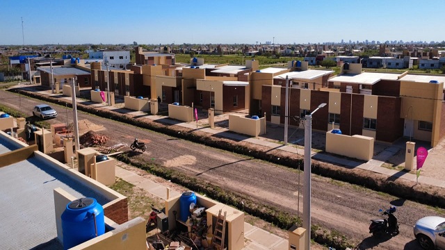 Castelli: El IPDUV realiza un operativo de adjudicaci&oacute;n y atenci&oacute;n a familias del Barrio Plan 216