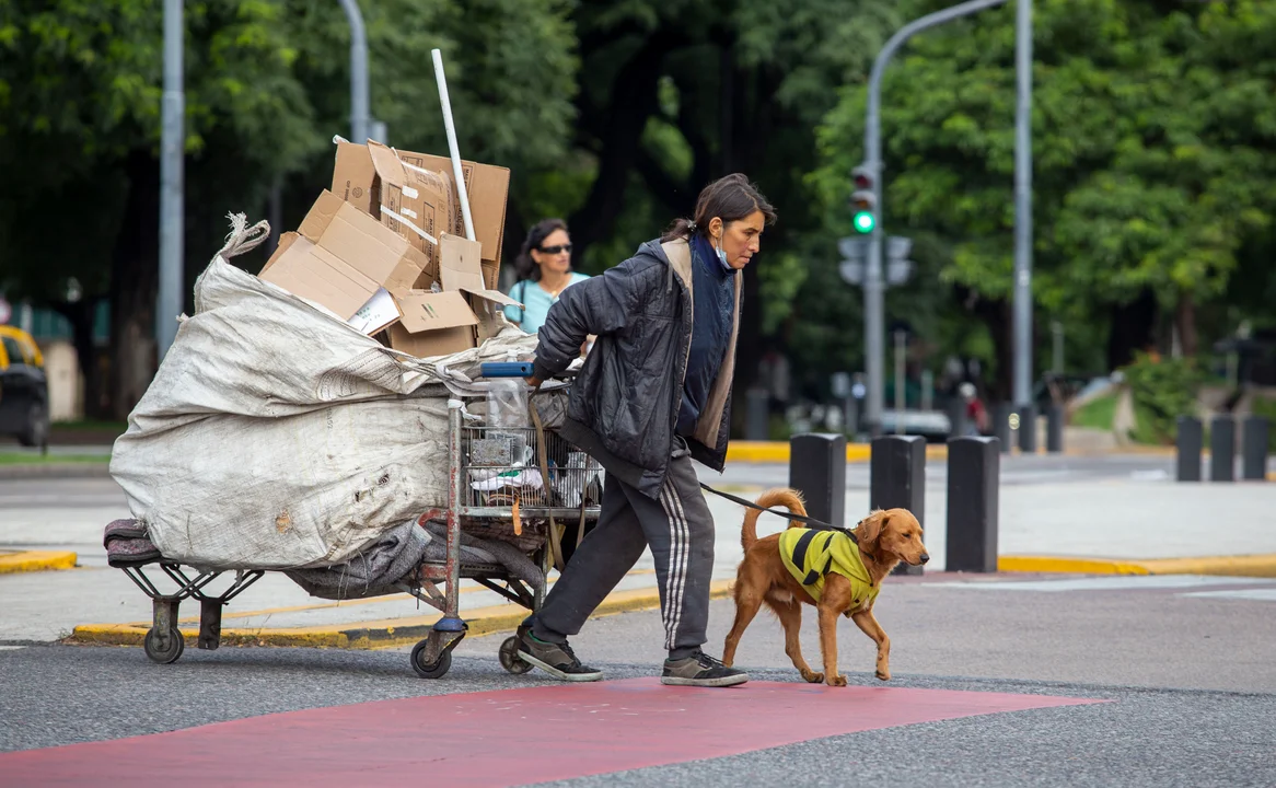Calculan que la pobreza cayó al 30,7% en los últimos seis meses por una mayor suba de los ingresos
