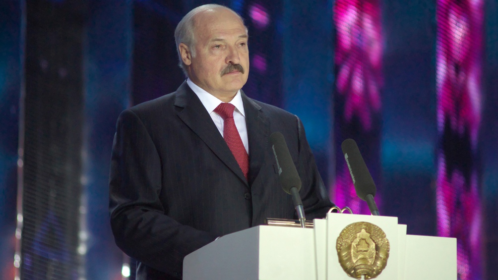 El presidente bielorruso sube la tensión pese a las protestas: "Ni muerto entrego el país"