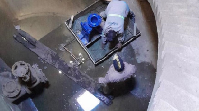 SÁENZ PEÑA: SAMEEP ACONDICIONA POZO CLOACAL PARA LA INSTALACIÓN DE NUEVAS BOMBAS QUE ALIVIARÁN EL SISTEMA EN LA ZONA