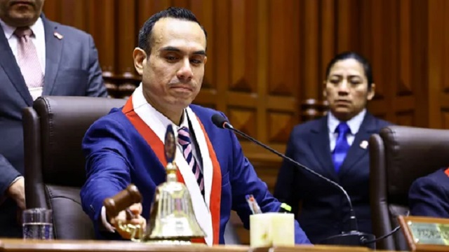 Per&uacute;: el Congreso destituye al presidente Jos&eacute; Jer&iacute;