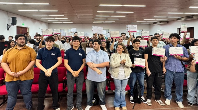 Soy Chaco Trabaja: Entregaron certificados a los Cursos de Impresi&oacute;n  3D y reparaci&oacute;n inform&aacute;tica 