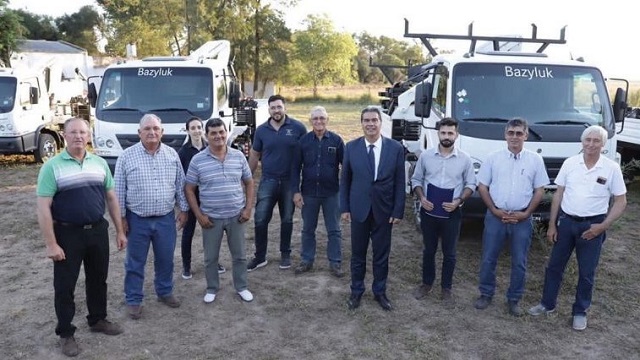El Gobernador entregó cuatro camiones grúas a Cooperativas Eléctricas Rurales  