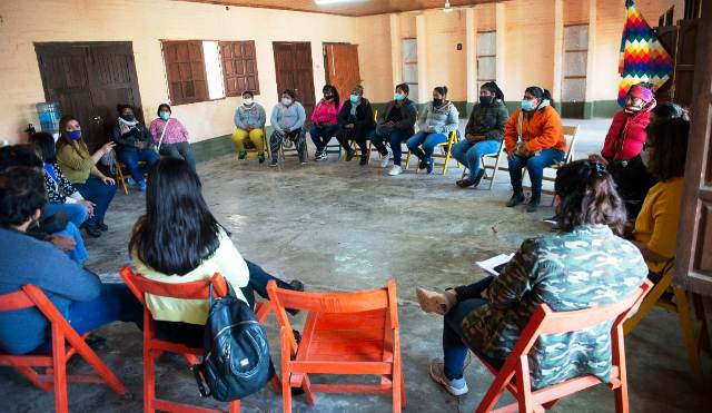 Miraflores: El Gobierno asiste a Mujeres Indígenas que denunciaron Violencia Racista  