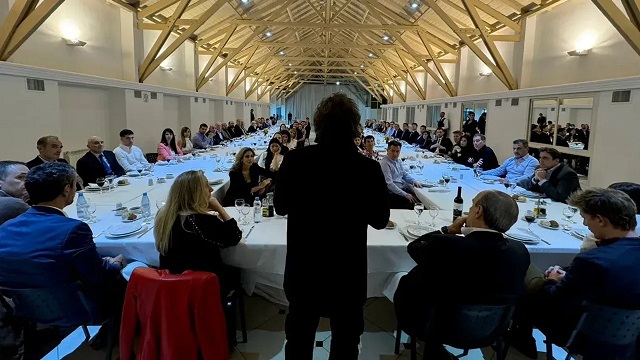 En modo jefe de campaña, Milei pidió a los candidatos de LLA invitar a "valorar el esfuerzo" de los argentinos