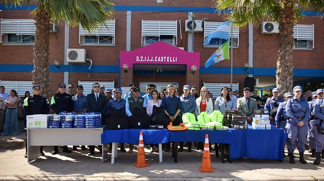 Castelli: Zdero entreg&oacute; patrulleros Okm y equipamiento para reforzar la seguridad 