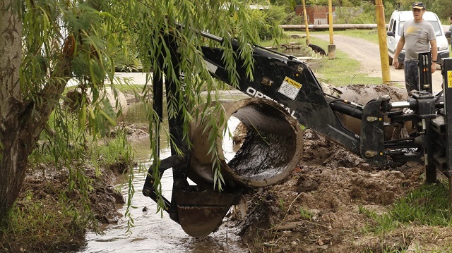 Barranqueras: El Gobierno Provincial refuerza tareas de limpieza y saneamiento en Villa Forestaci&oacute;n 