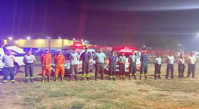 15 bomberas y bomberos voluntarios chaqueños partieron esta madrugada para colaborar a combatir los incendios en Corrientes
