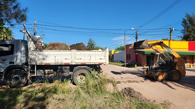 Villa Ángela intensifica los trabajos de relleno de calles, cuneteo e iluminación