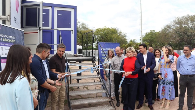 Educación inauguró el Aula Taller Móvil “Saberes Digitales” en la Bienal 2026