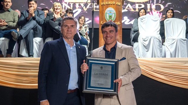 EL GOBERNADOR ZDERO ACOMPAÑÓ EL 108° ANIVERSARIO DE LA VERDE E INAUGURÓ LA REPAVIMENTACIÓN DE LA AVENIDA PRINCIPAL