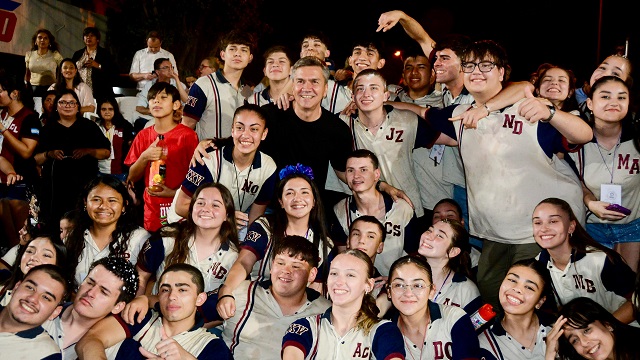 Creatividad y Tradición: Las Breñas brilló con el 68° Desfile de Carrozas Estudiantiles 