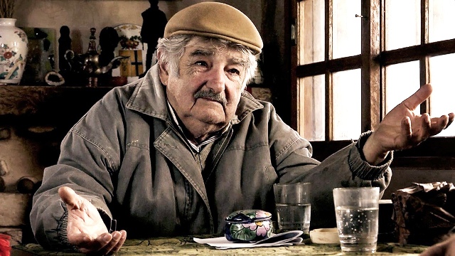 "Soy un animal político, pero uno trata de estirar la vida", dijo Mujica tras renunciar al Senado