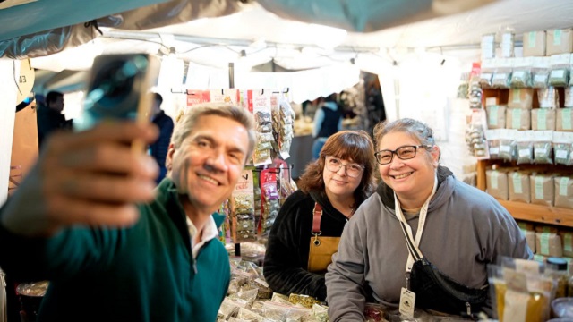El Gobernador Zdero comparti&oacute; otra noche de Bienal con Emprendedores, Turistas y las Familias 